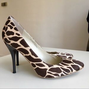 Stylish Giraffe print Pumps!